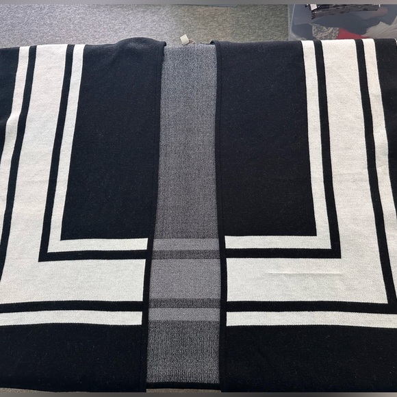 Loft Open Front Poncho Shrug Sweater Sz. XS/S - Runs Very Large!! - Picture 6 of 10